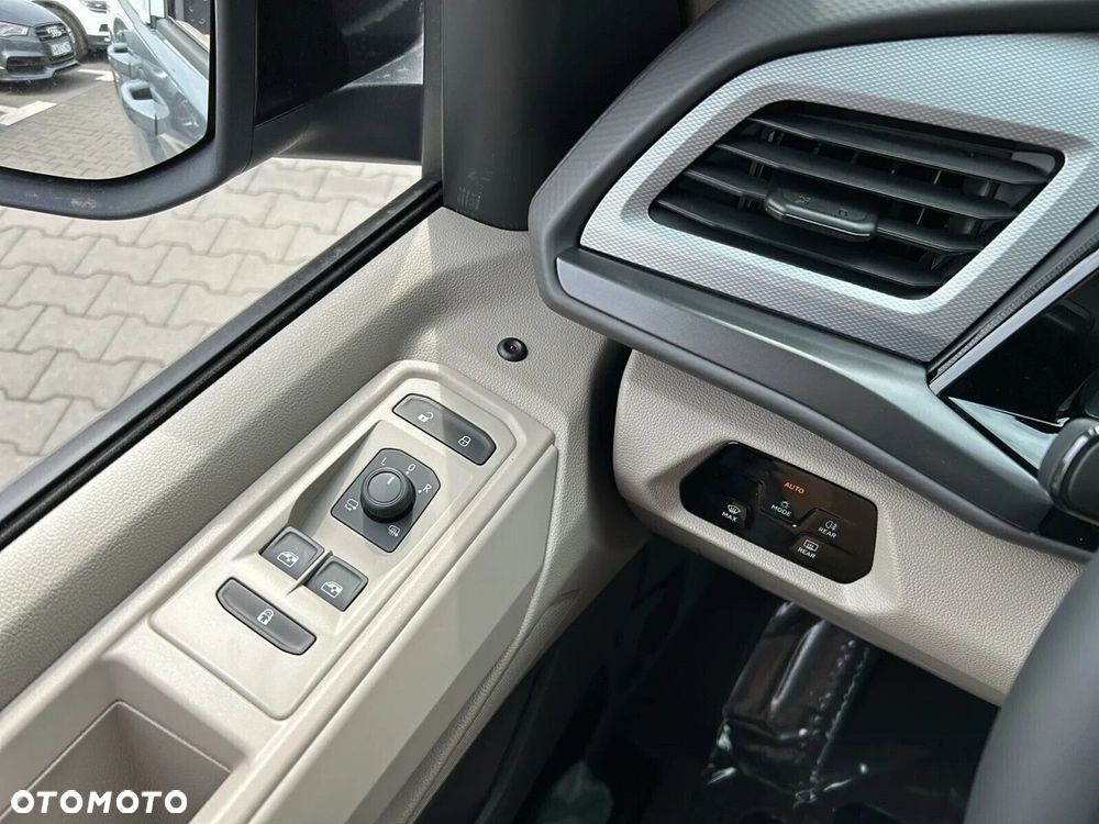 Volkswagen Multivan 2.0 TDI L2 Family DSG - 24