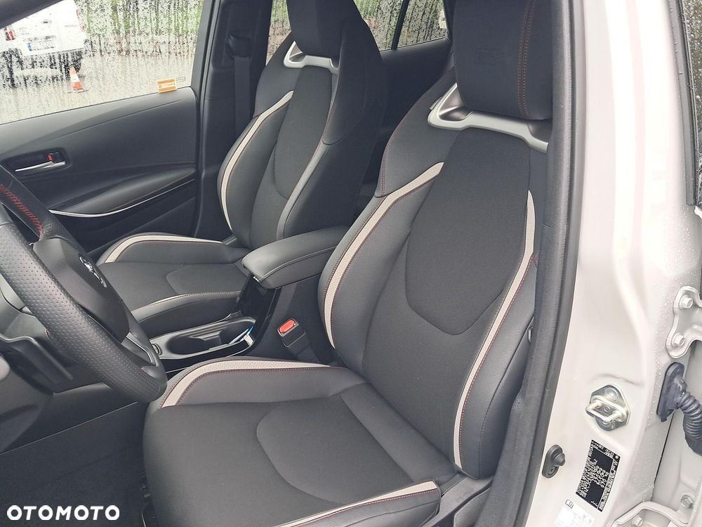 Toyota Corolla 2.0 Hybrid GR Sport - 12