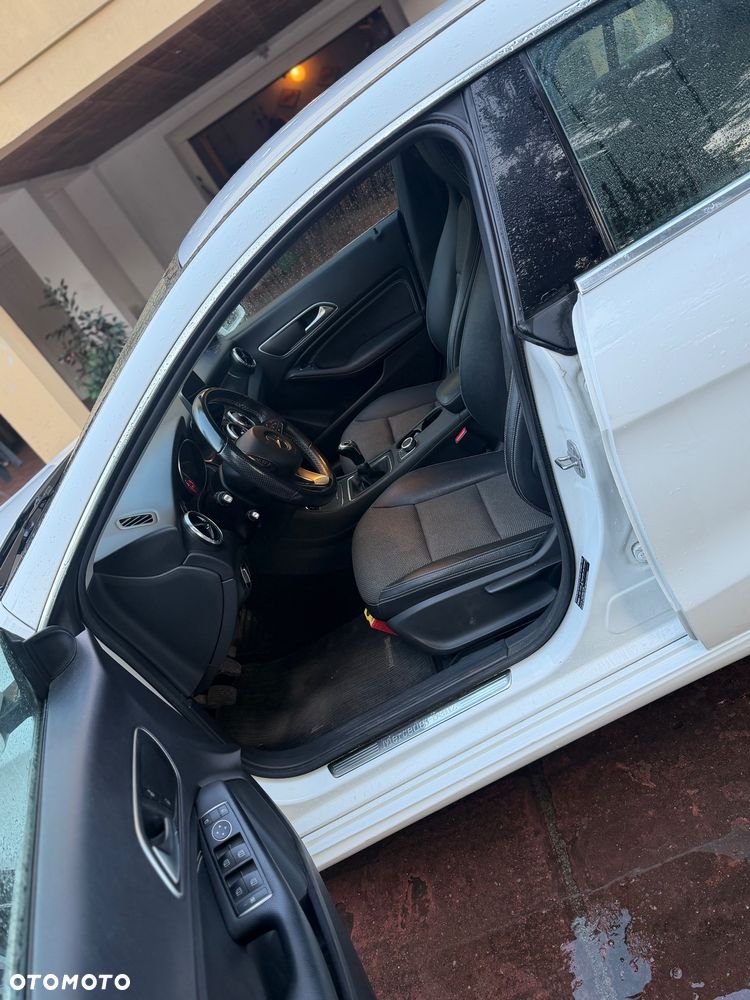 Mercedes-Benz CLA 180 UrbanStyle Edition - 12