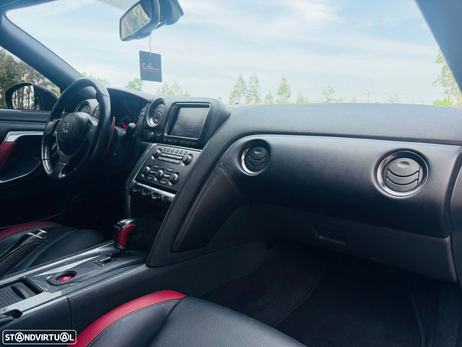 Nissan GT-R 3.8 V6 Black Edition - 36