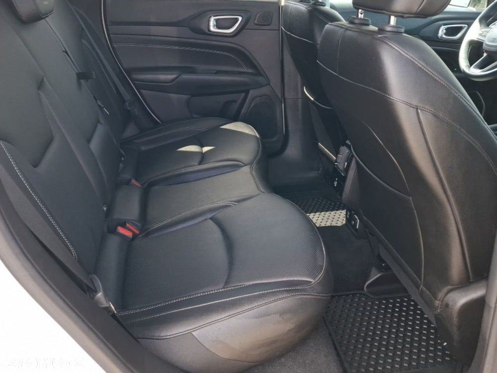 Jeep Compass - 23