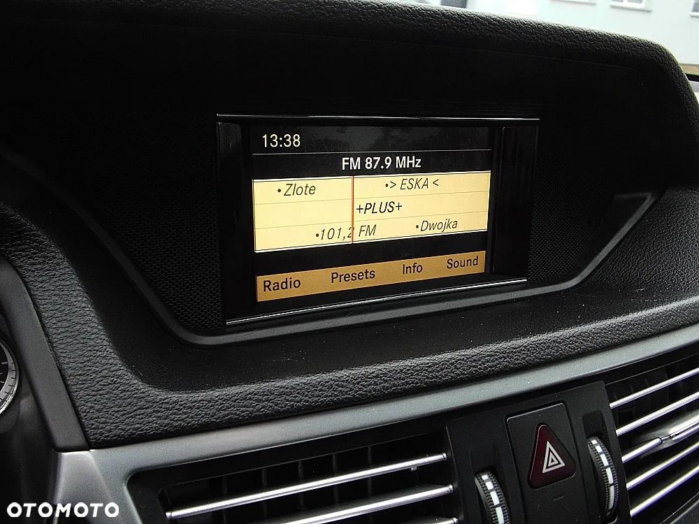 Mercedes-Benz Klasa E 200 CDI DPF BlueEFFICIENCY 7G-TRONIC Avantgarde - 21