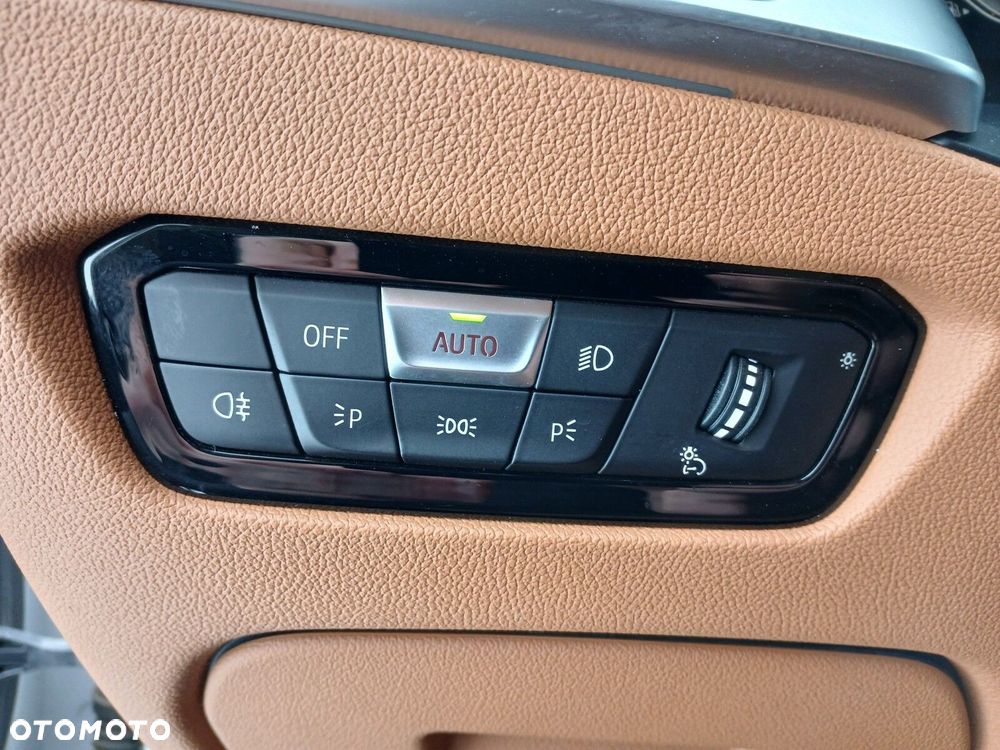 BMW Seria 3 M340i xDrive sport - 11