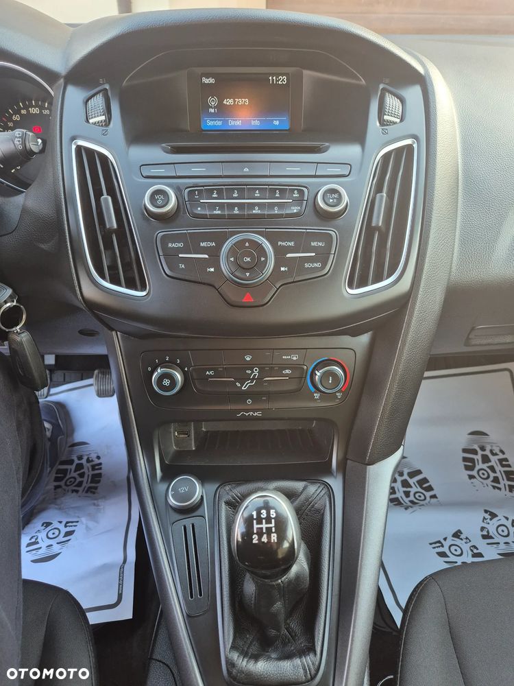 Ford Focus 1.6 Ambiente - 30