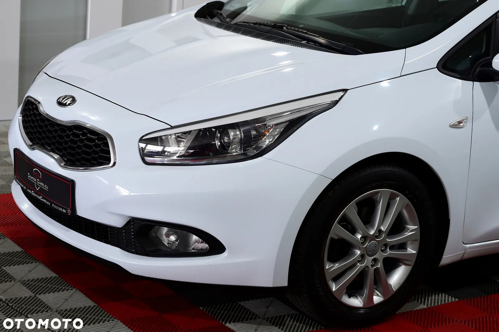 Kia Ceed - 33