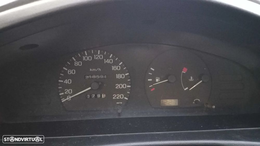 Nissan Sunny Hatchback 1.4 SLX - 12