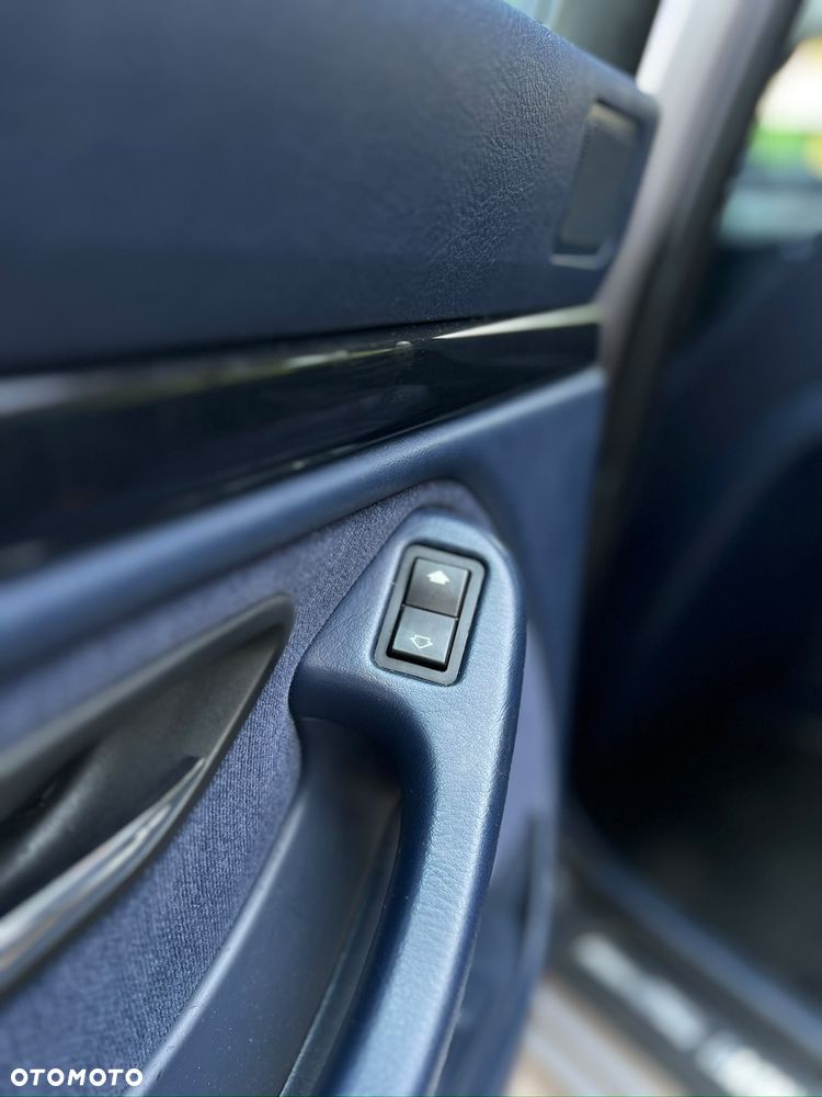 BMW Seria 5 520i - 14