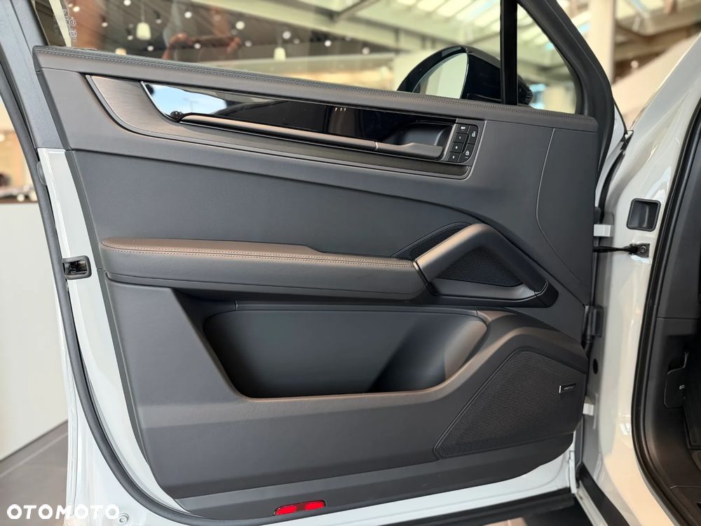 Porsche Cayenne E-Hybrid PHEV Black Edition - 15