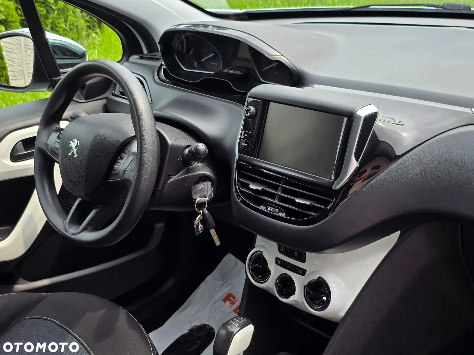 Peugeot 208 - 25