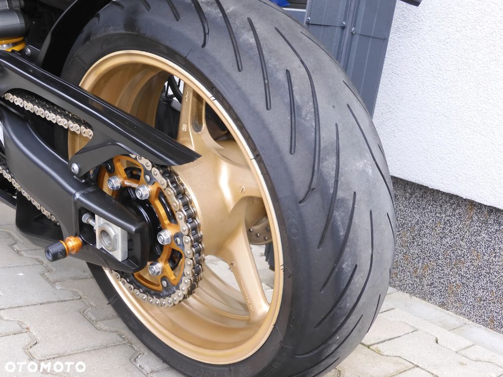 Yamaha R1 - 29