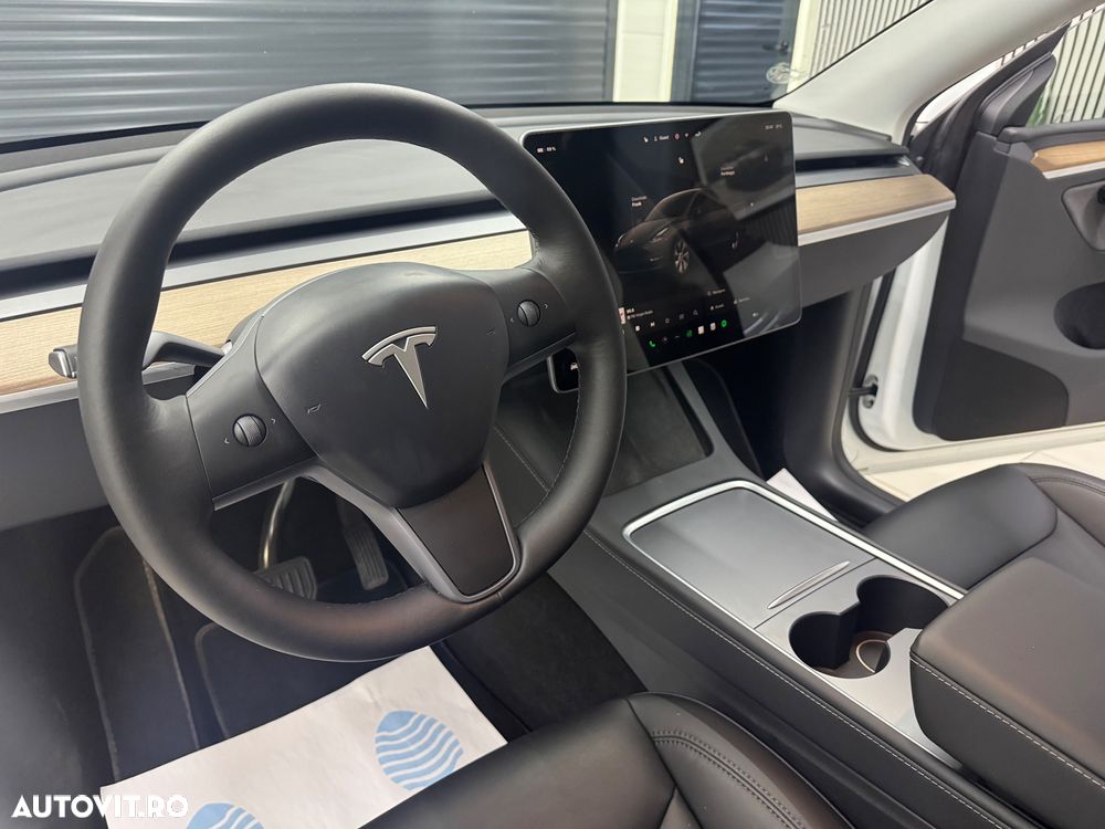 Tesla Model Y Long Range Dual Motor AWD - 11