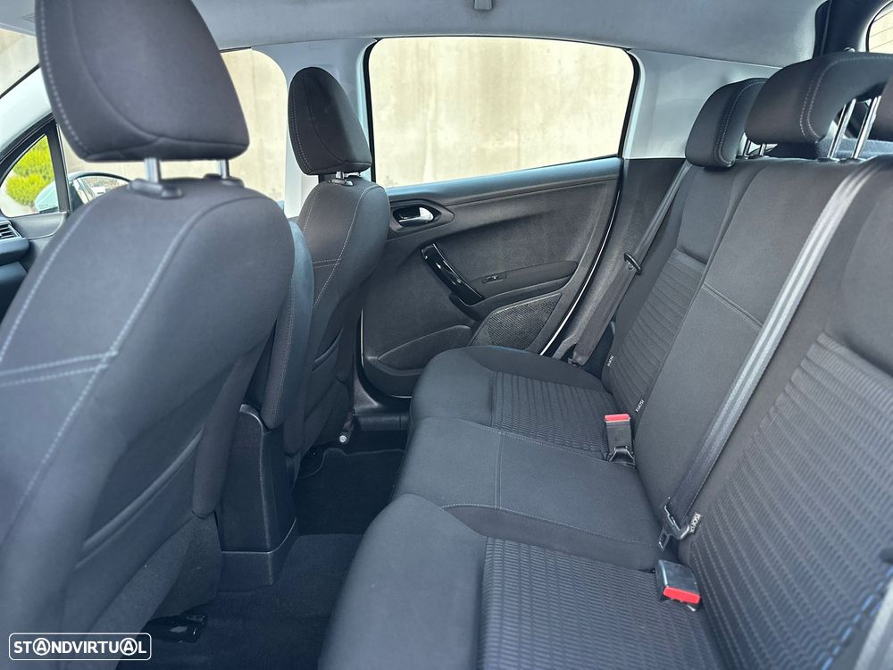 Peugeot 208 e-HDi 92 Stop&Start Style - 26