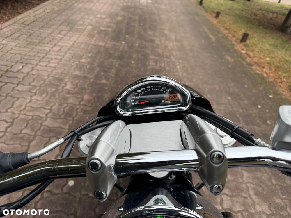 Suzuki Intruder - 19