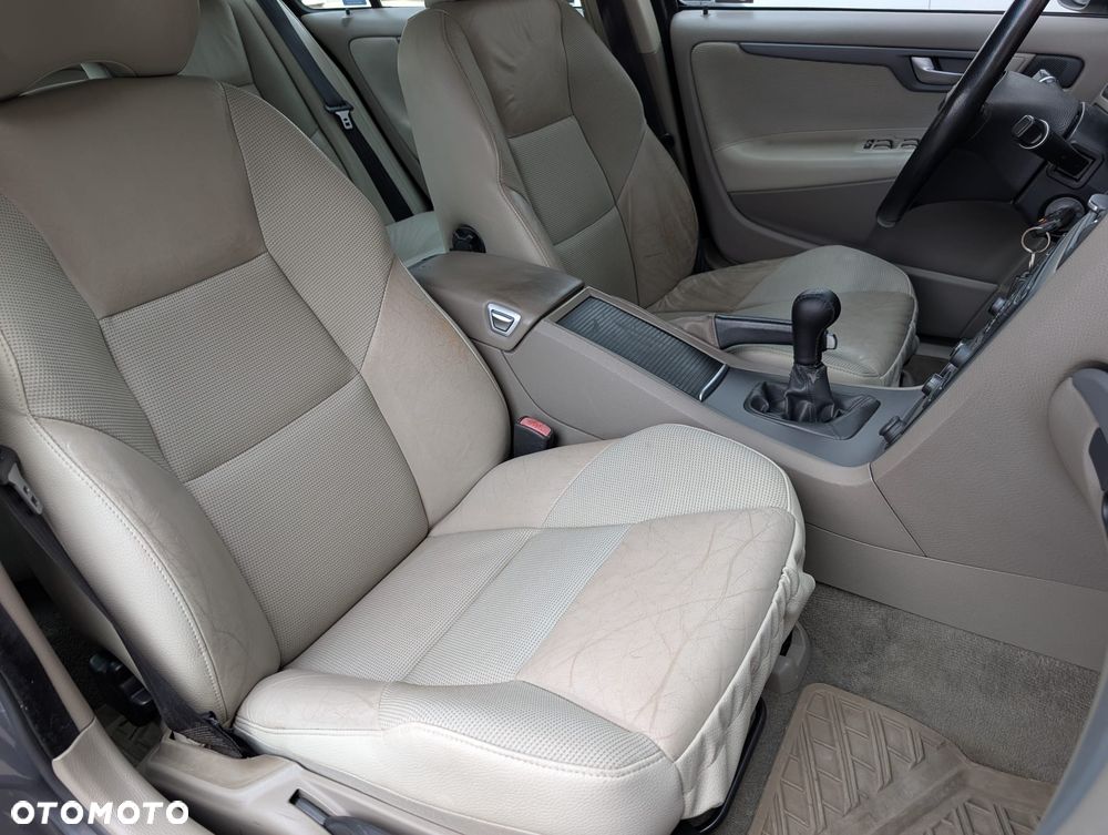 Volvo S60 2.4D Momentum - 10