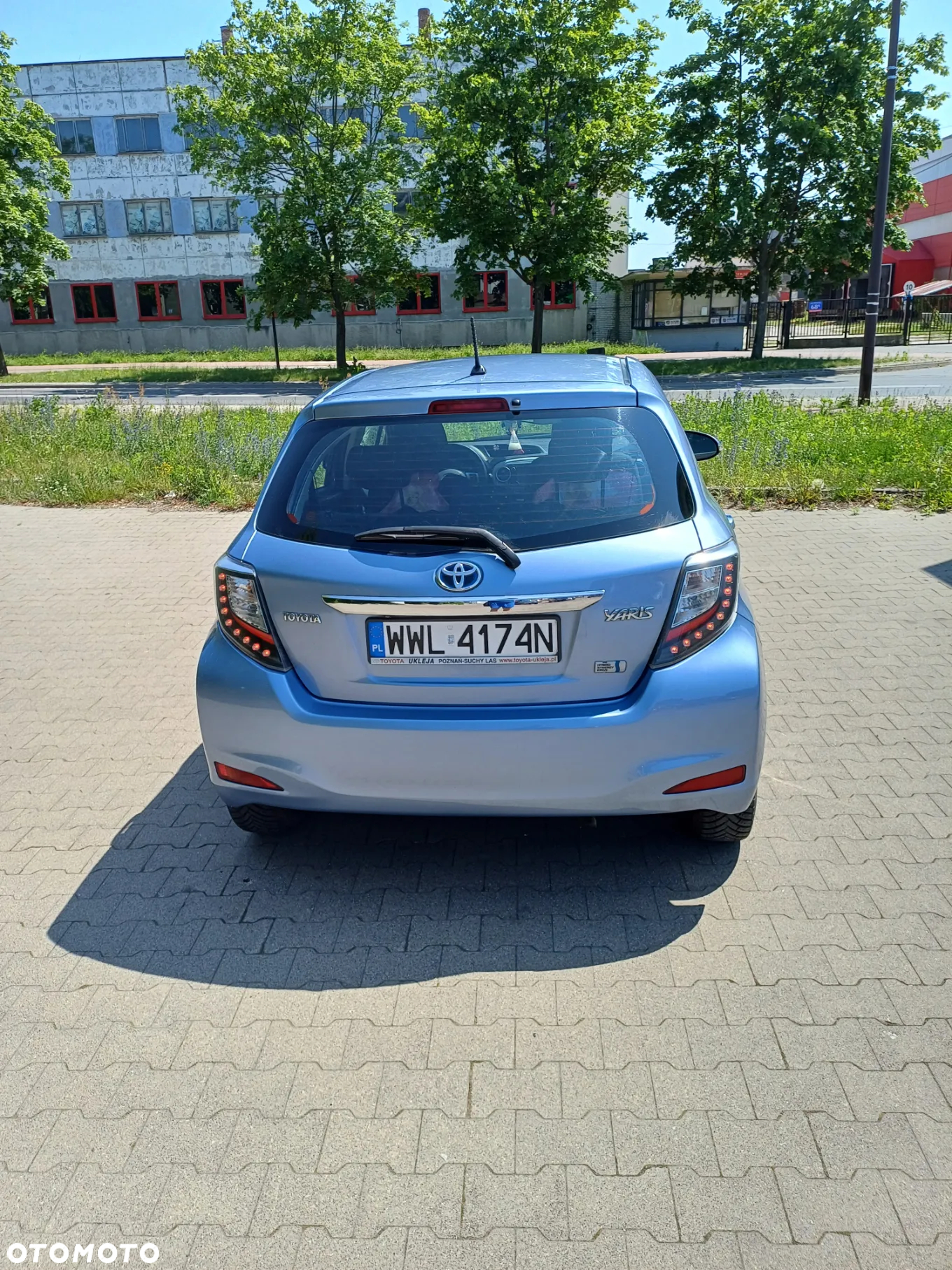 Toyota Yaris Hybrid 100 Sol - 4