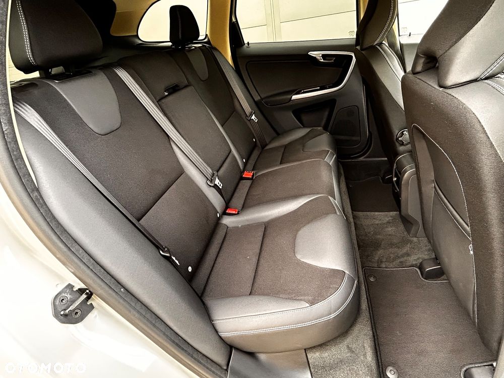 Volvo XC 60 D4 Geartronic Momentum - 27