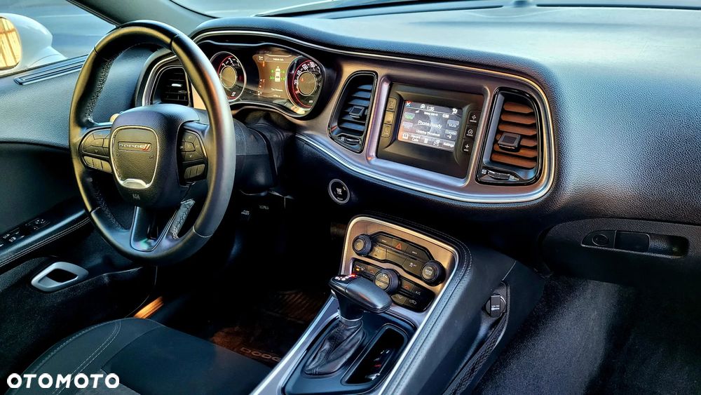 Dodge Challenger - 18