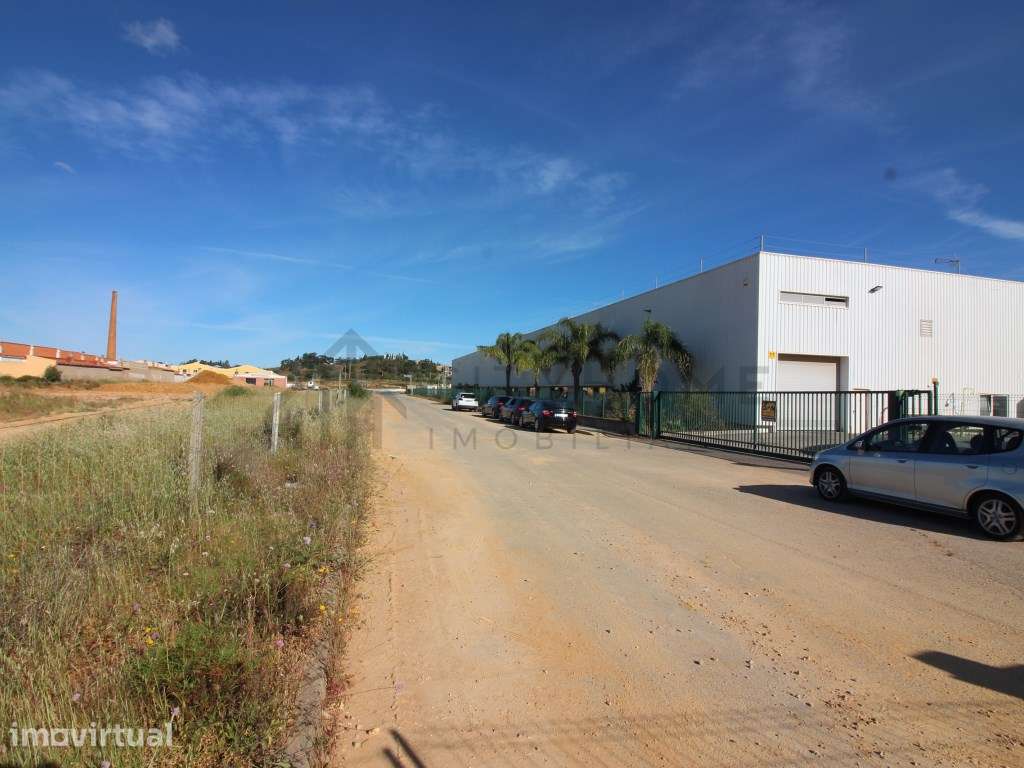 Terreno dentro da zona industrial no Algoz - Grande imagem: 3/20