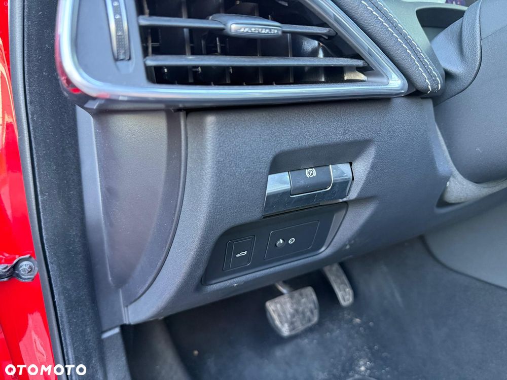 Jaguar XE 2.0 D180 R-Dynamic SE - 30