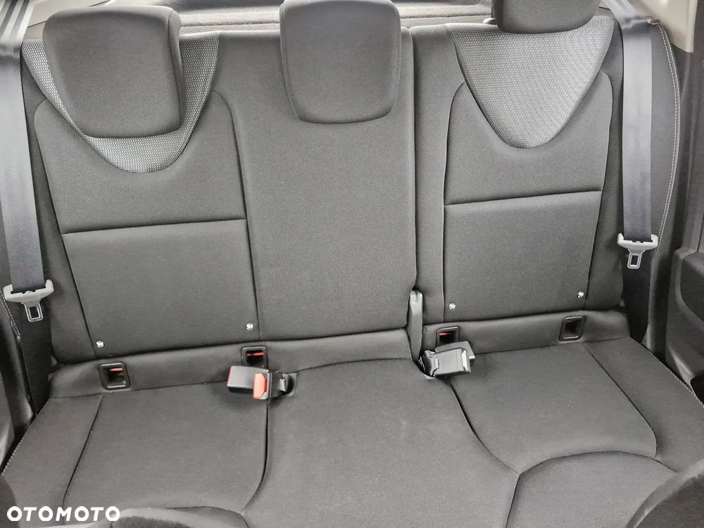 Renault Clio 1.2 16V Limited Plus - 29