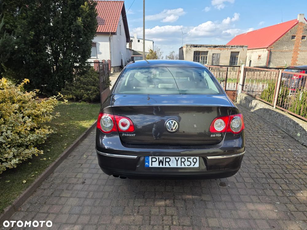 Volkswagen Passat 2.0 TDI DPF Comfortline - 8