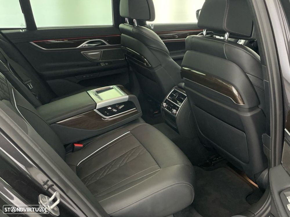 BMW 745 e iPerformance Pack M Auto - 27