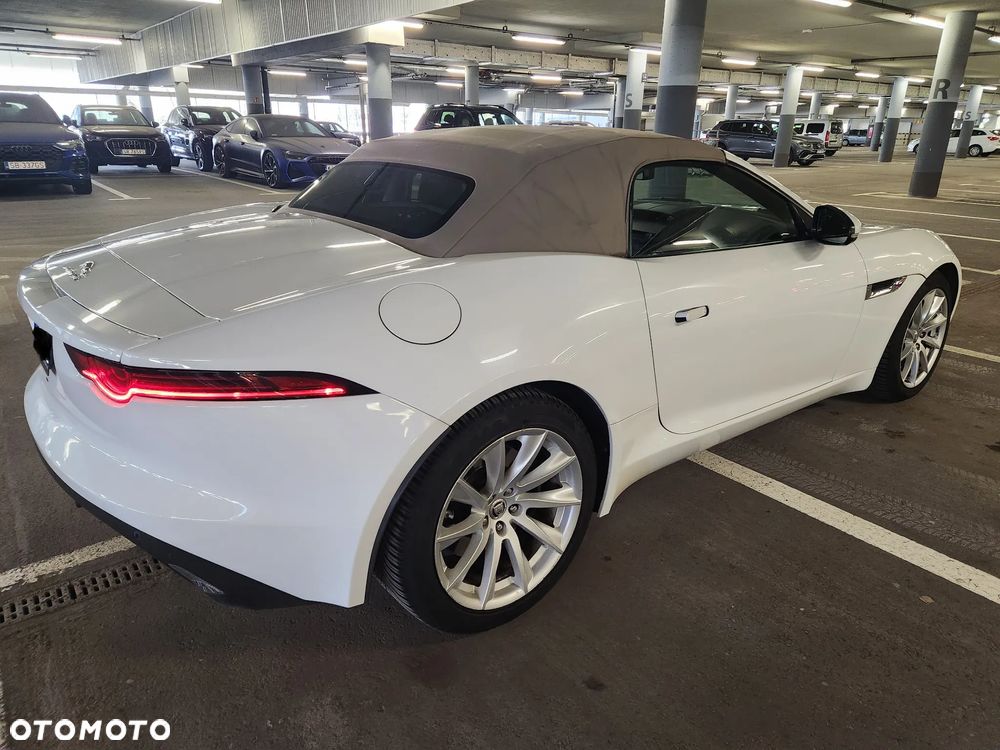 Jaguar F-Type Chequered Flag - 5