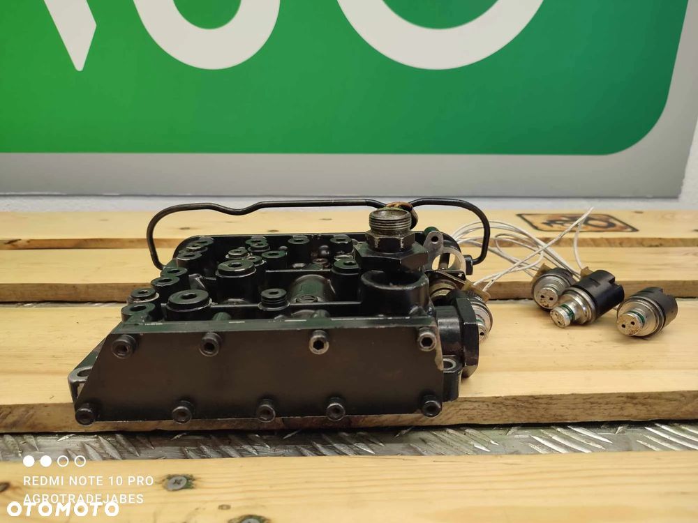 Blok zaworowy skrzyni biegów Deutz Fahr Agrotron 100 (ZF 464-306396D) - 1