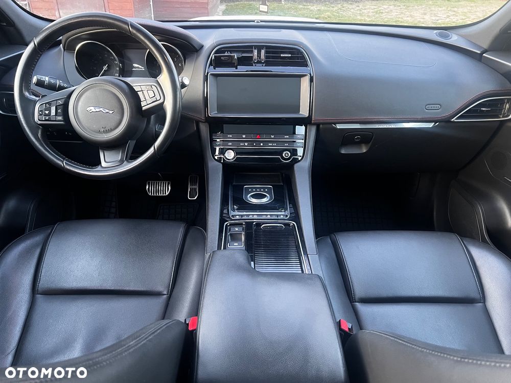 Jaguar F-Pace - 10