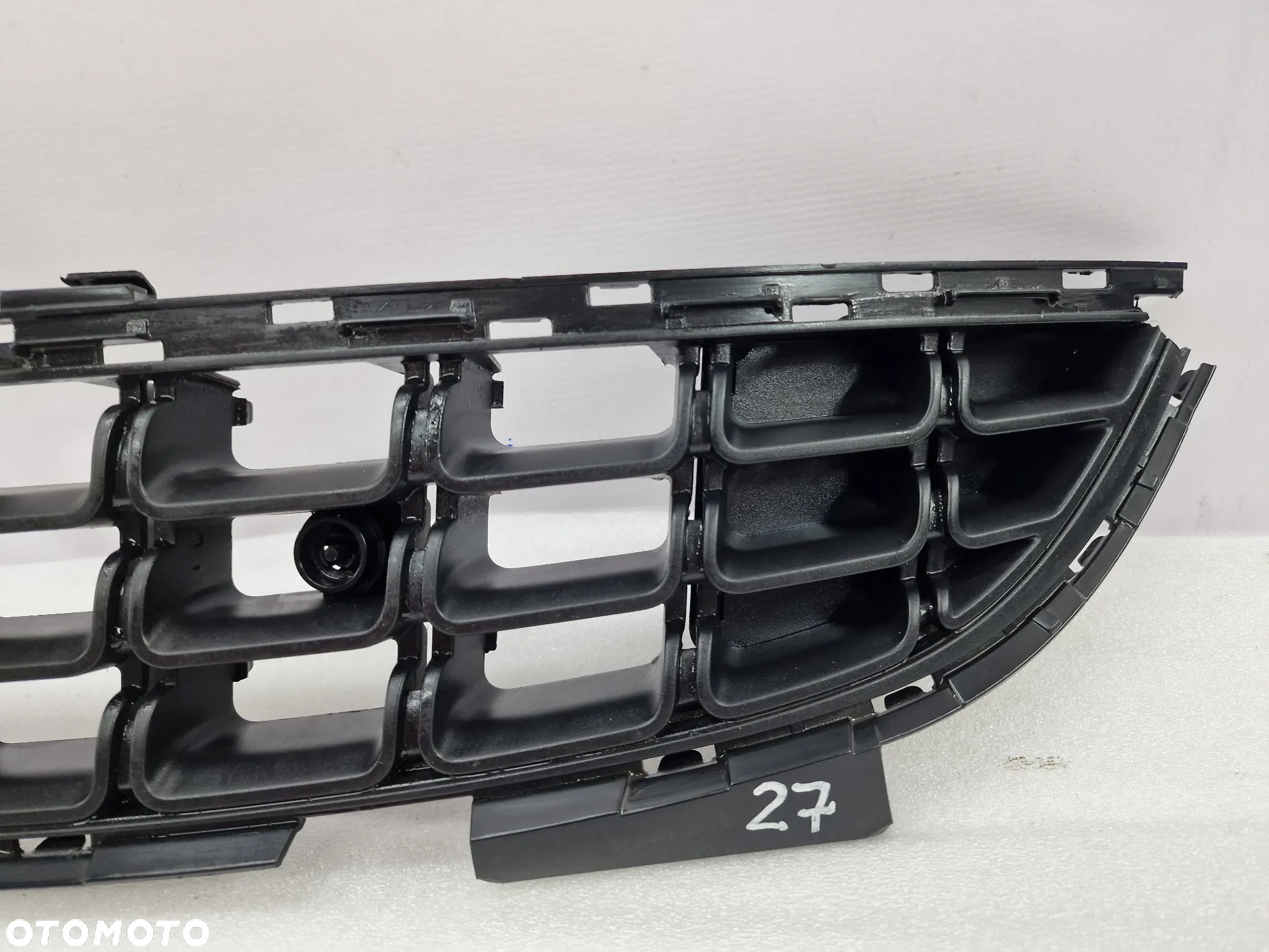 OPEL CORSA D LIFT 11 - KRATKA ŚRODKOWA ZDERZAKA PRZEDNIEGO PRZÓD , NR 13286021 , NR AUKCJI KR27 - 7