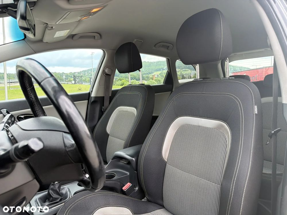Kia Ceed 1.6 GDI L Business Line - 12