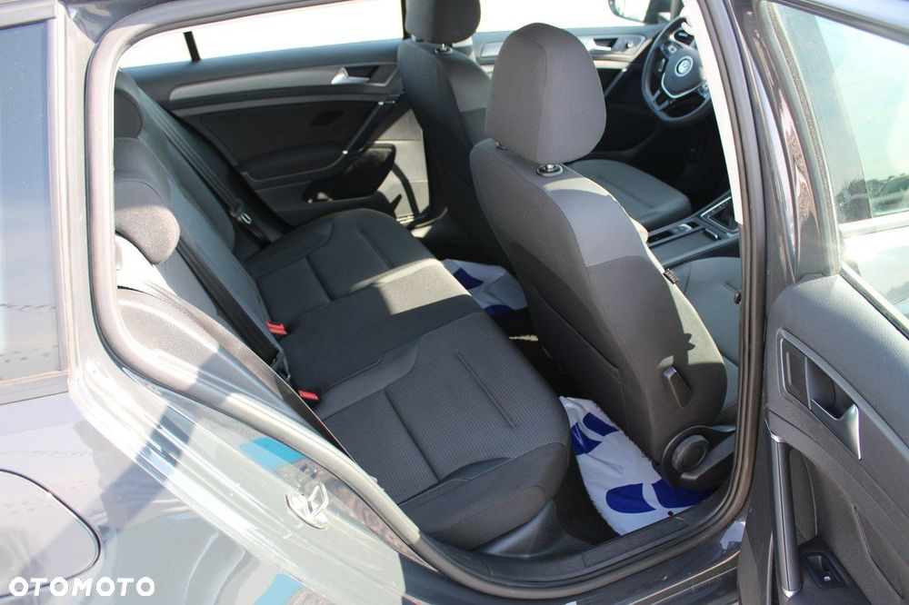 Volkswagen Golf - 28