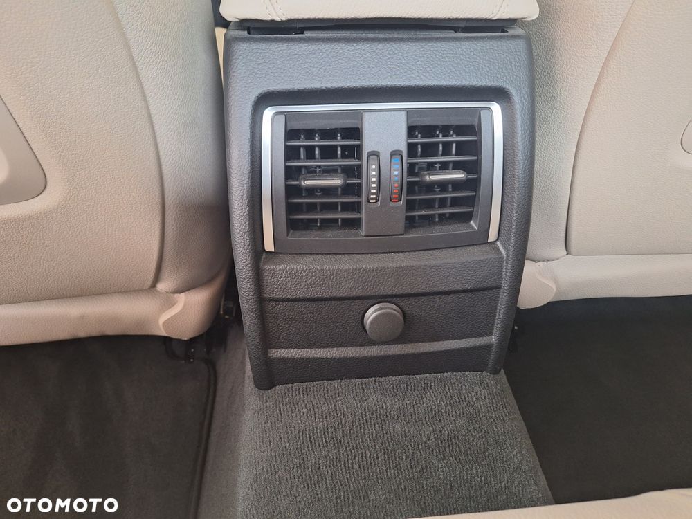 BMW Seria 3 330i xDrive Sport Line Sport - 30