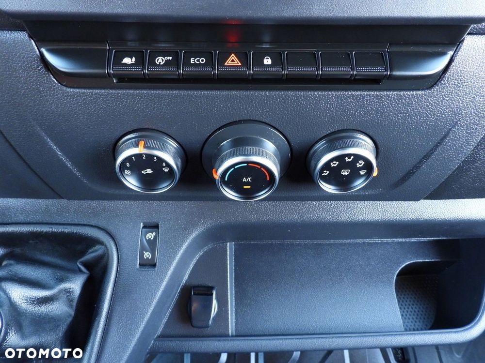 Renault MASTER PLANDEKA 8 PALET WEBASTO TEMPOMAT LEDY KLIMATYZACJA  165KM - 33