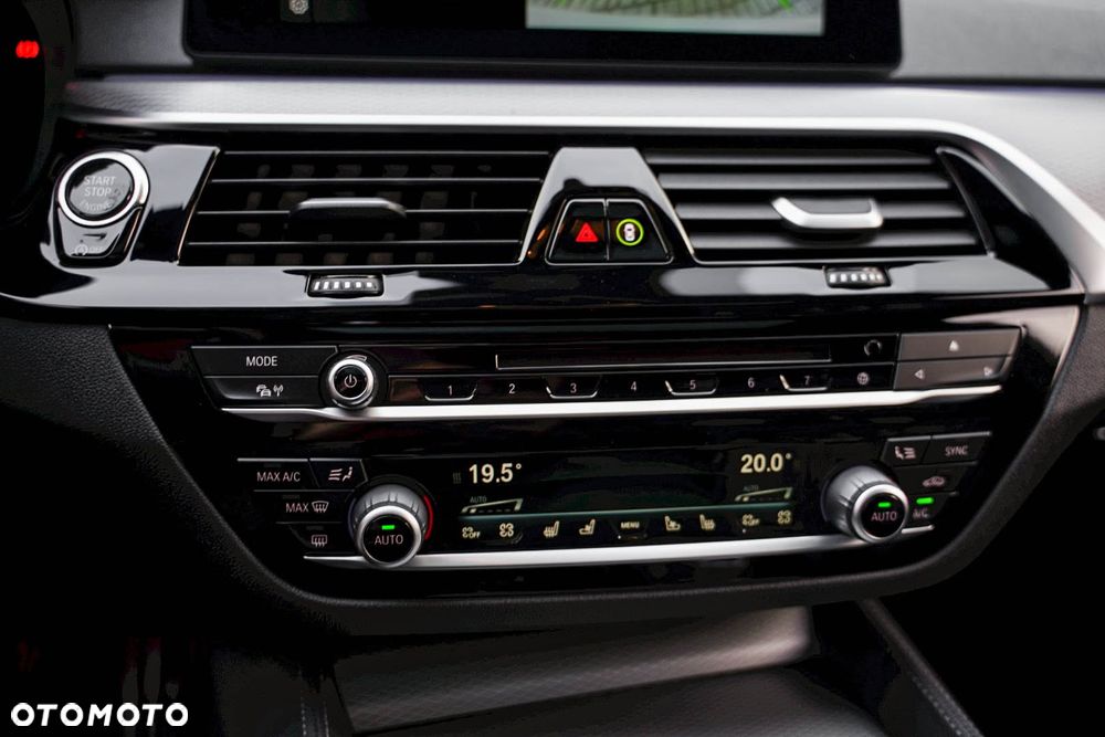 BMW Seria 5 520d xDrive Sport Line - 19