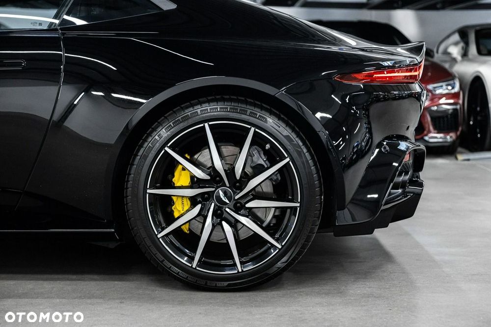 Aston Martin Vantage - 16