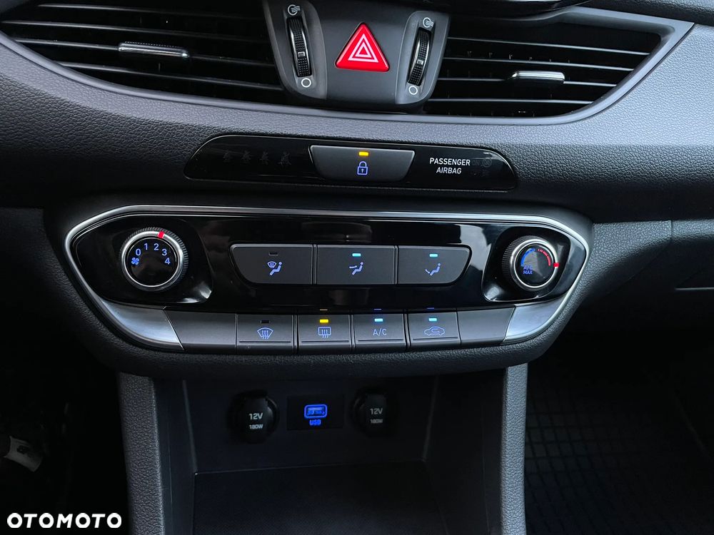 Hyundai i30 1.5 DPI Classic + - 34