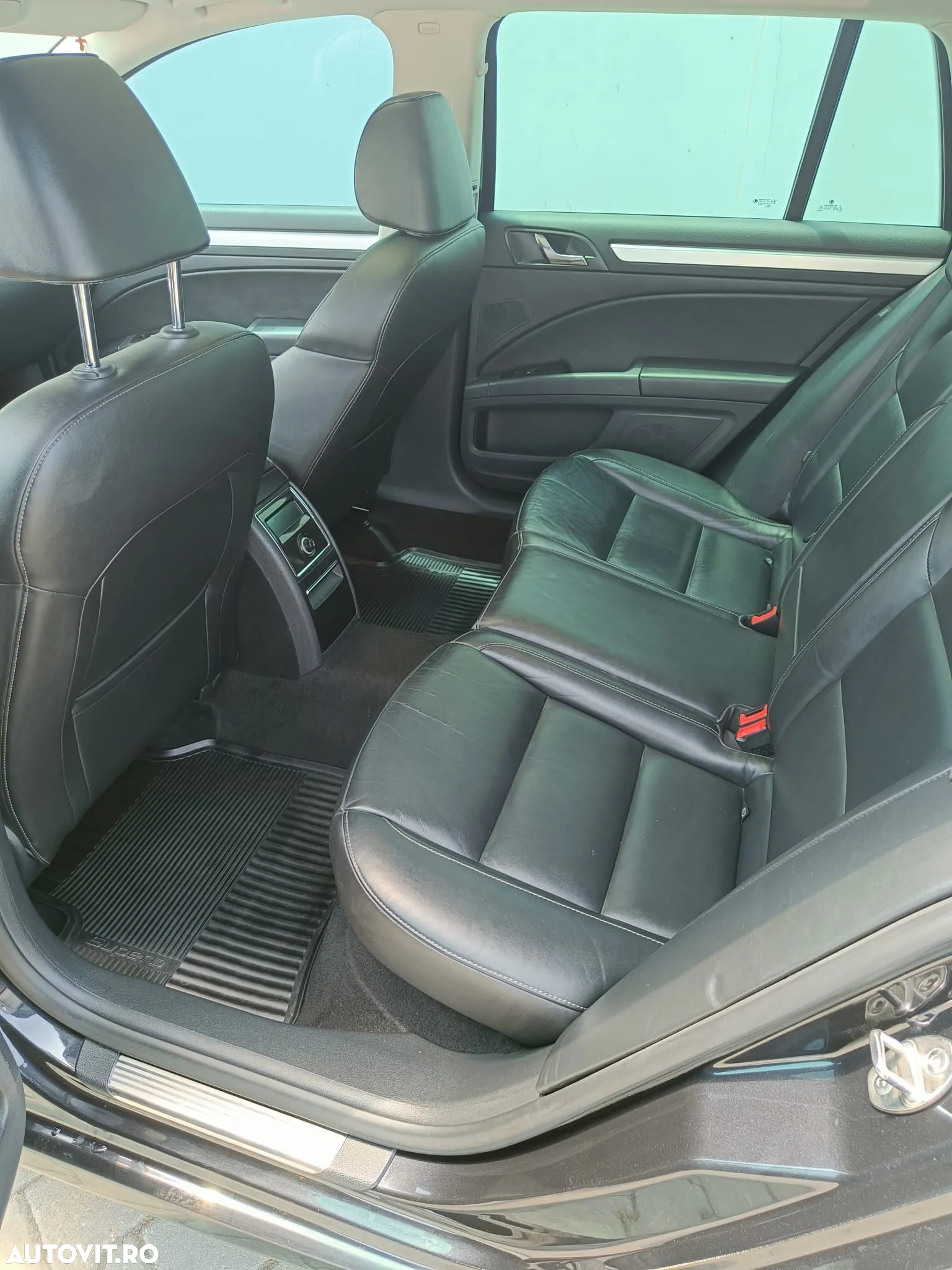 Skoda Superb 2.0 TDI DSG Elegance - 14