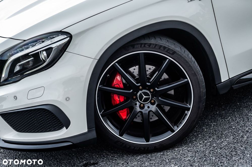 Mercedes-Benz GLA - 31