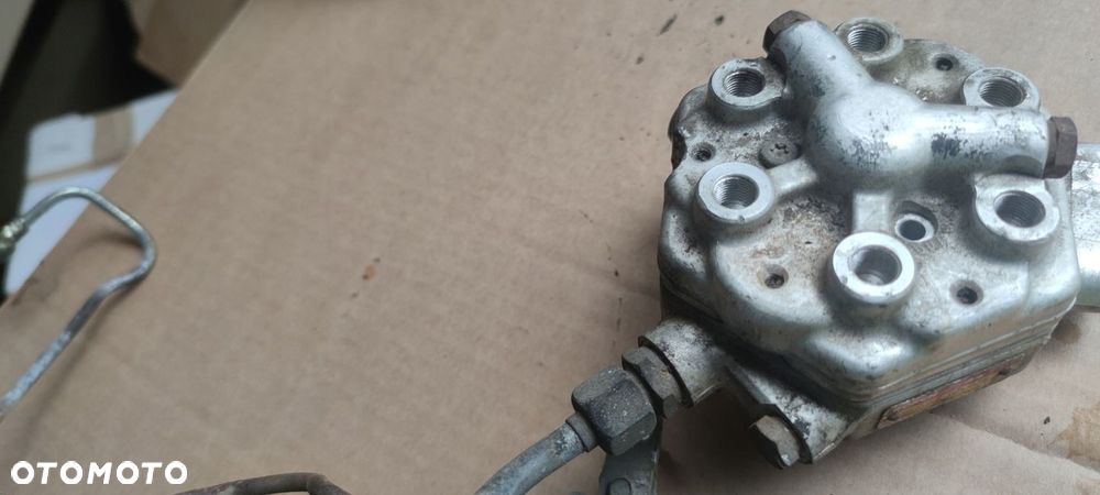 ROZDZIELACZ PALIWA AUDI 80,90,100 2.3 0438101038 - 1