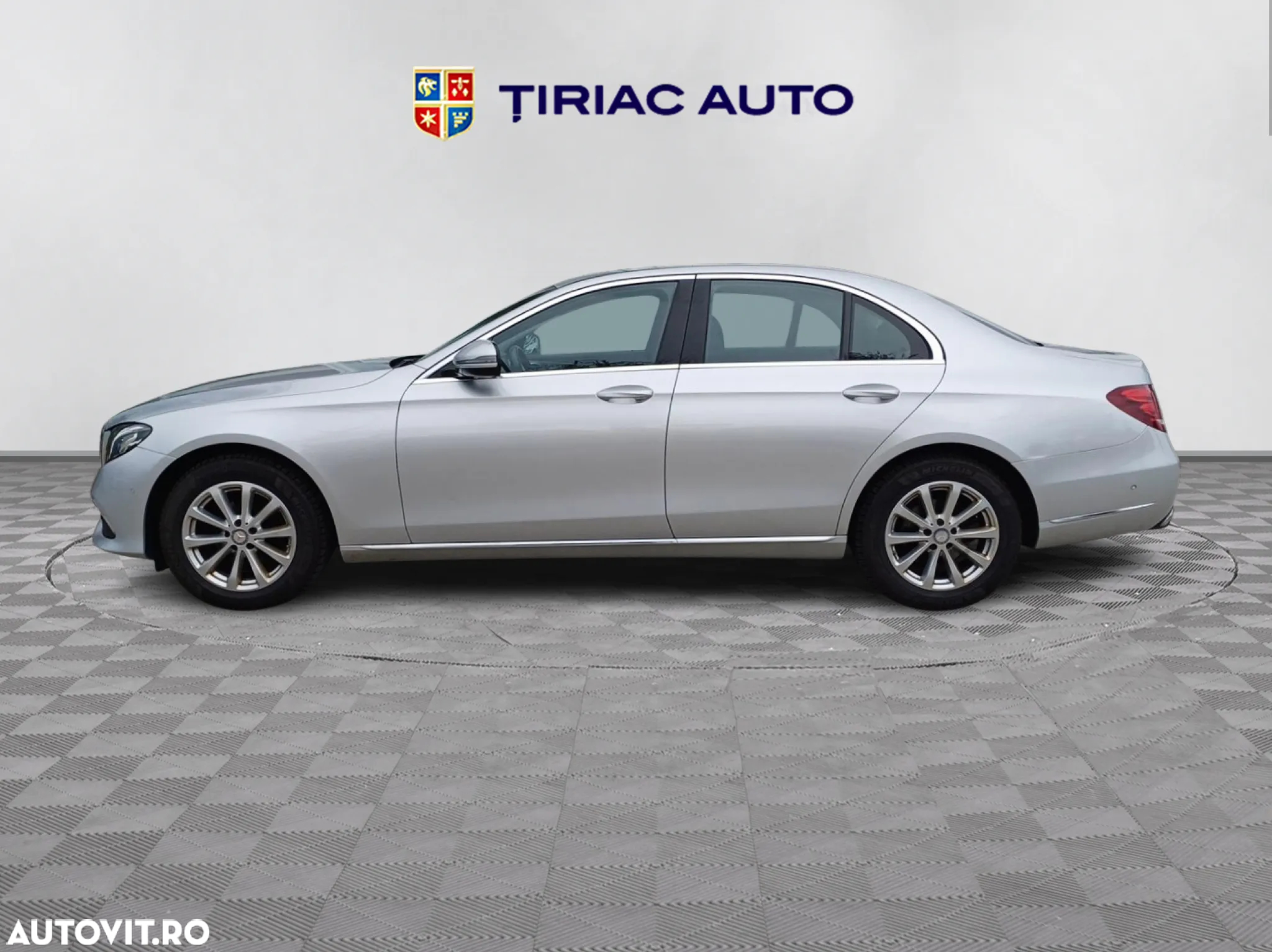 Mercedes-Benz E 200 9G-TRONIC Exclusive - 2