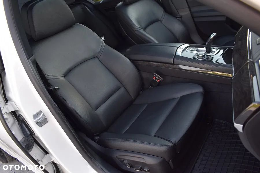 BMW Seria 7 740Li Edition Exclusive - 10