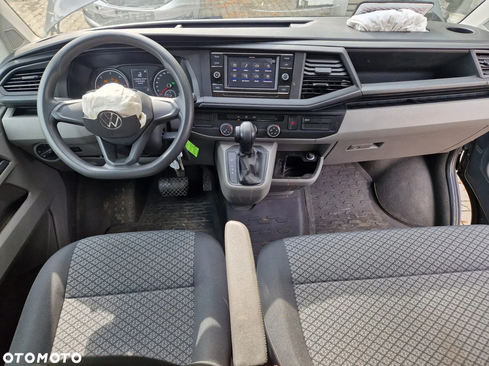 Volkswagen Caravelle - 14