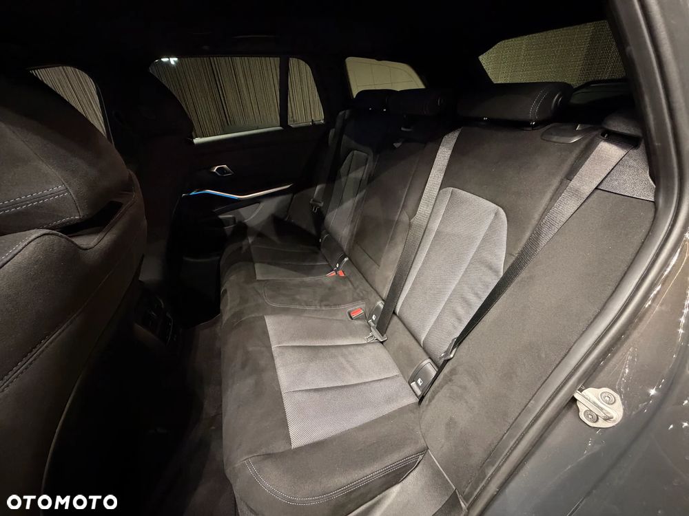 BMW Seria 3 320d M Sport sport - 12