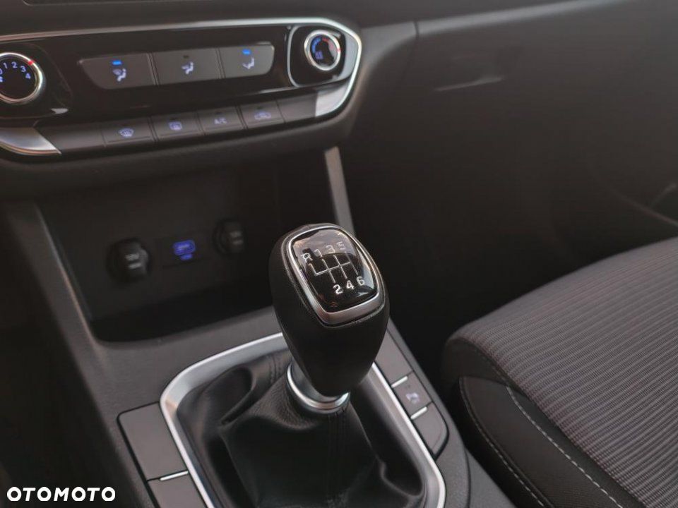 Hyundai i30 1.5 DPI Classic + - 22