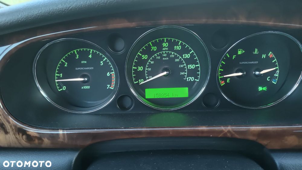 Jaguar XJR 4.2 - 12