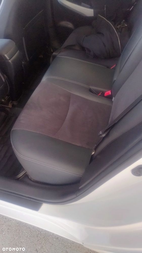 Toyota Prius - 4
