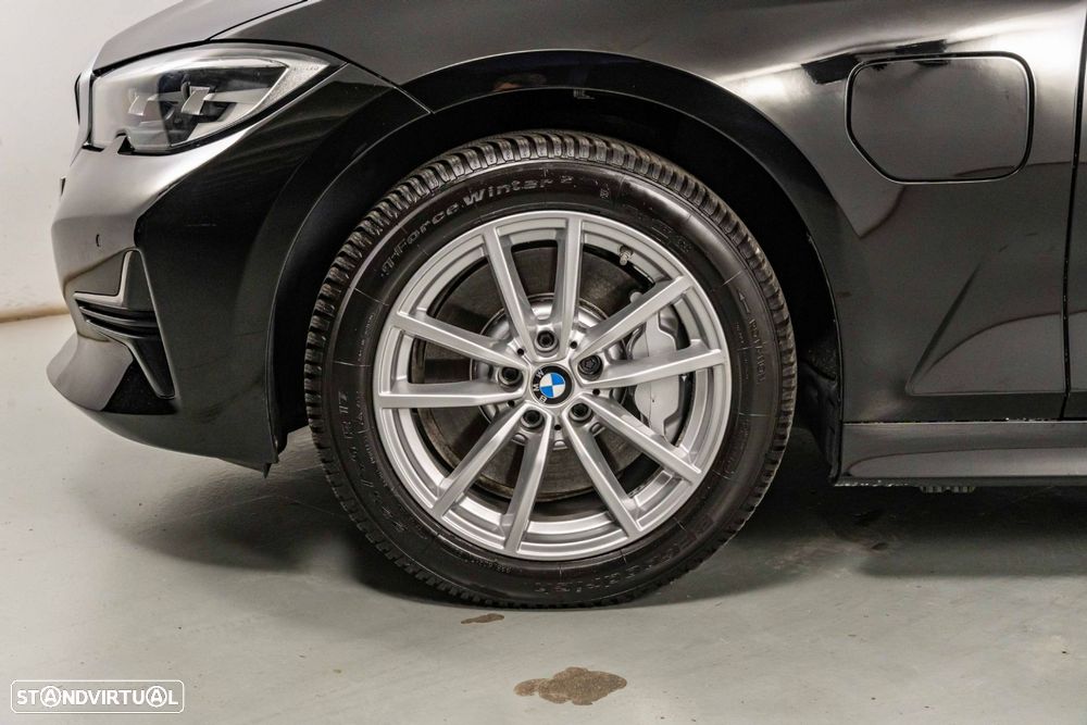 BMW 330 e Line Luxury Auto - 28