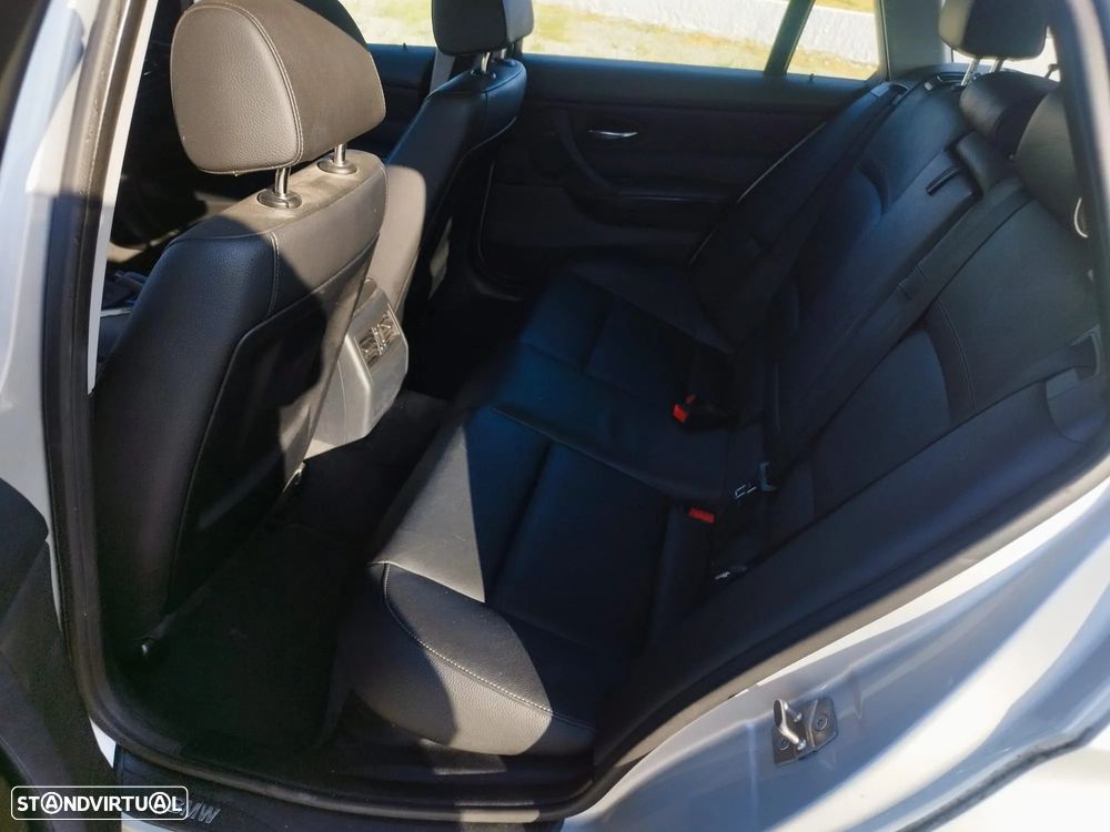 BMW 318 d xDrive Line Luxury - 33