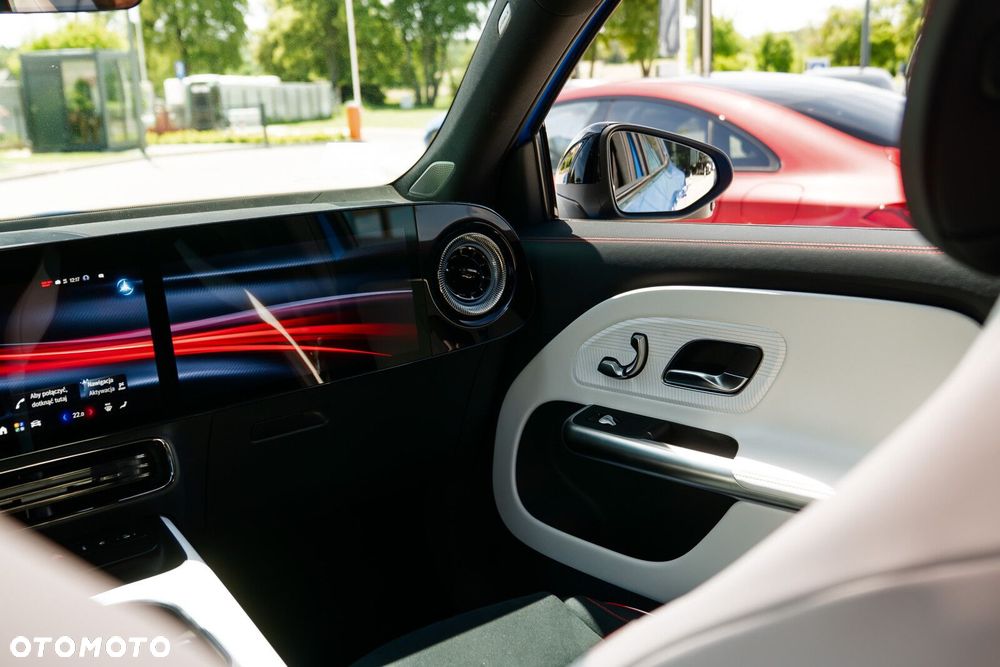 Mercedes-Benz GLB - 21